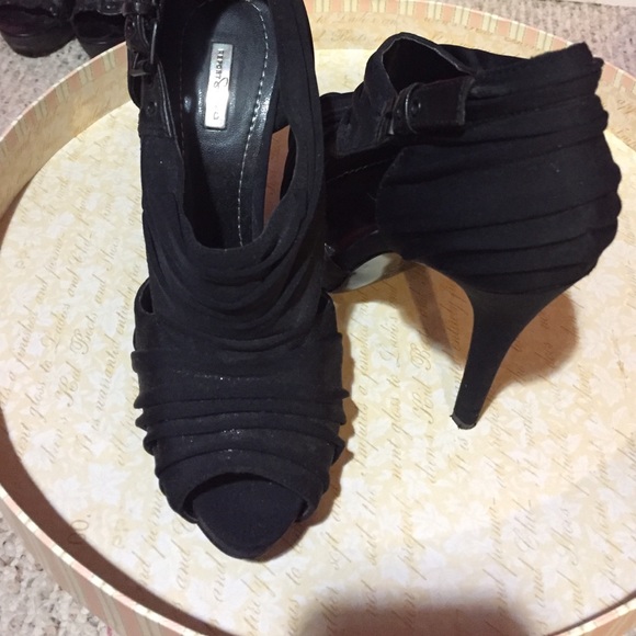 Heels - Picture 2 of 2