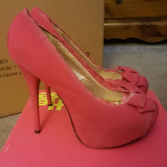 Adorable pick k pumps with bow! - Picture 2 of 3