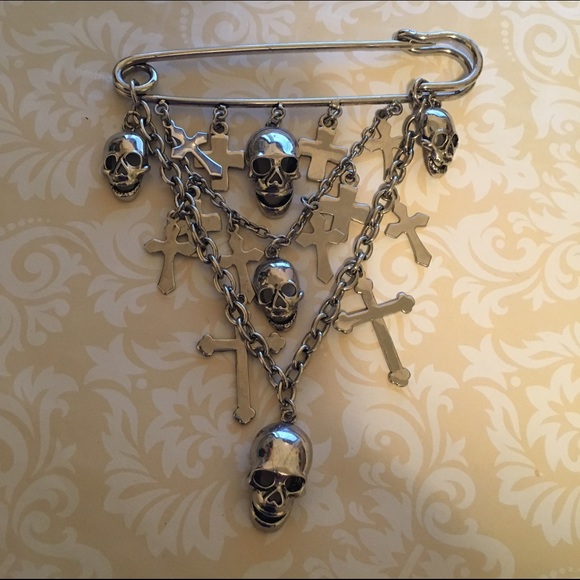 Skull Brooch huge safety pin cross chain long kilt - Picture 4 of 4