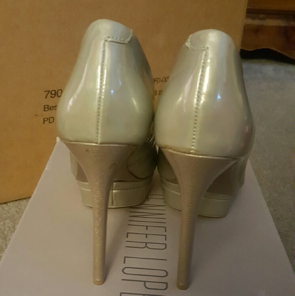 Flirty peep toes for any cute look! - Picture 3 of 3