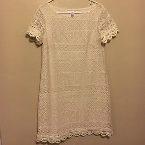 Beautiful off-white lace short-sleeved dress