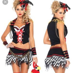Leg avenue pirate costume