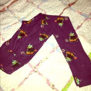 LULAROE HALLOWEEN CAULDRON & WOLVES LEGGINGS