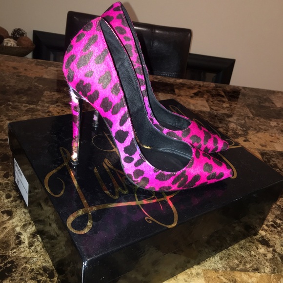 Pink leopard - Picture 2 of 3