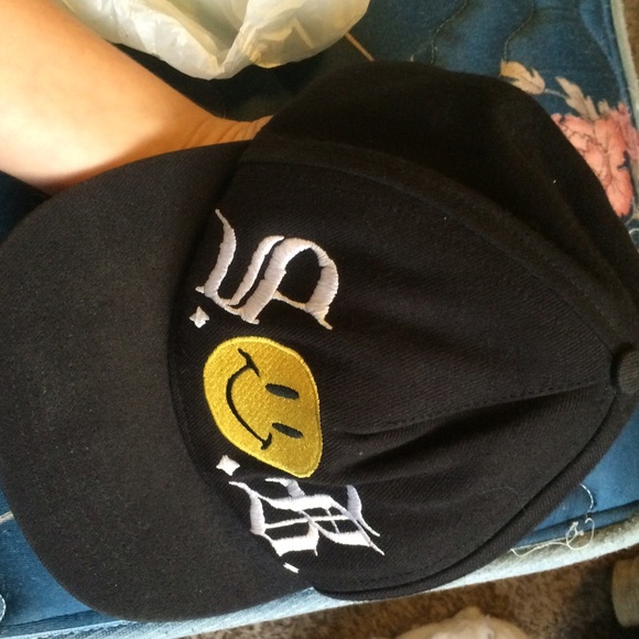 UNIF HAT - Picture 2 of 4