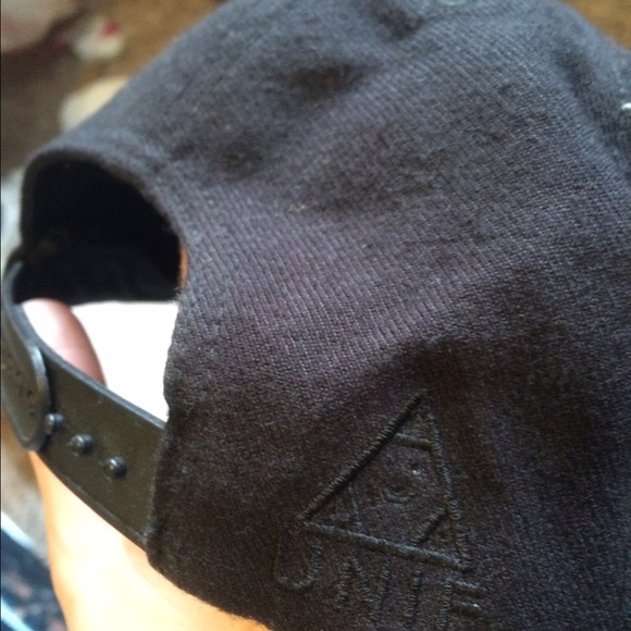 UNIF HAT - Picture 4 of 4