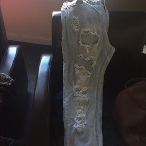 NWOT destructed skinny jeans