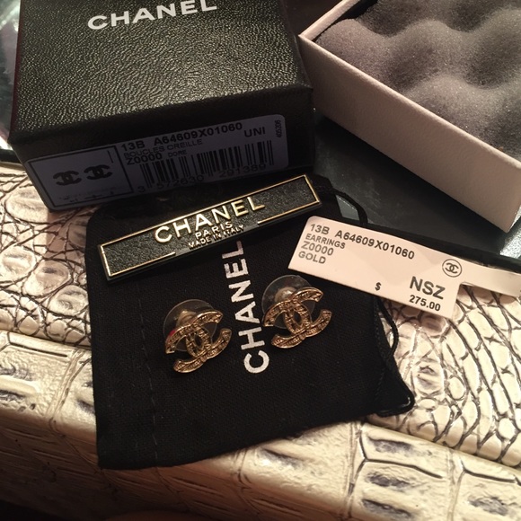 Chanel Logo Gold Earrings "boucles creille"
