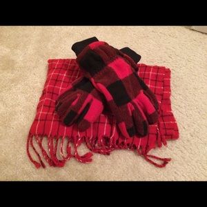 Plaid scarf and gloves