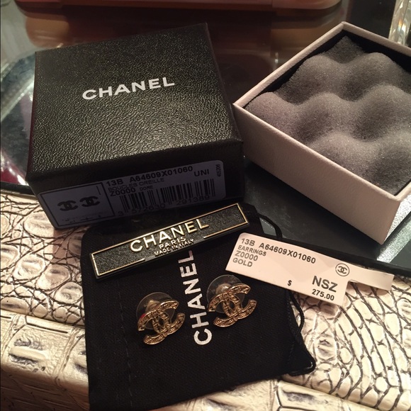 Chanel Logo Gold Earrings "boucles creille"