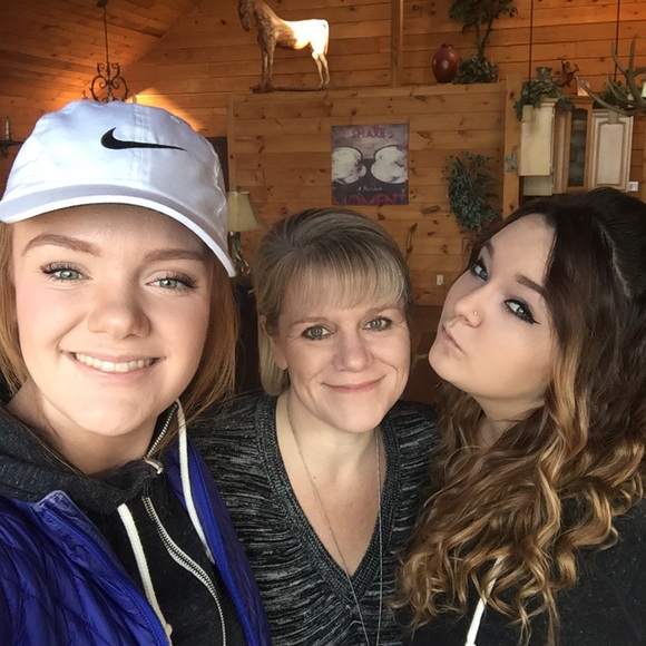 Hello I am Jen Welcome to my Posh Closet 💕 - Picture 3 of 16