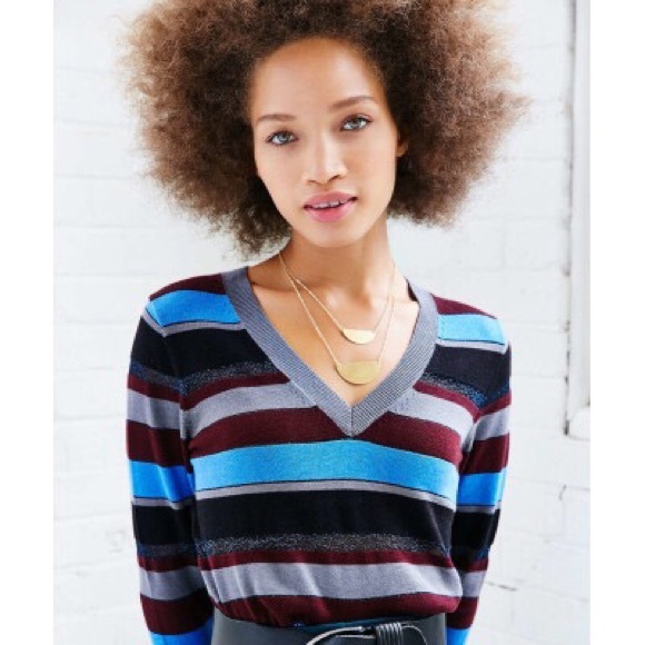 Urban Outfitters Cropped V-Neck Sweater - Picture 1 of 2