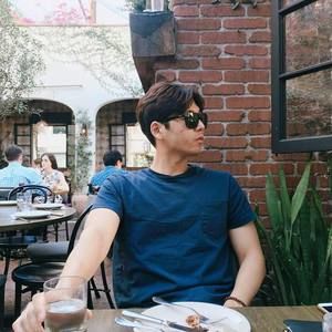 Meet your Posher, Moon