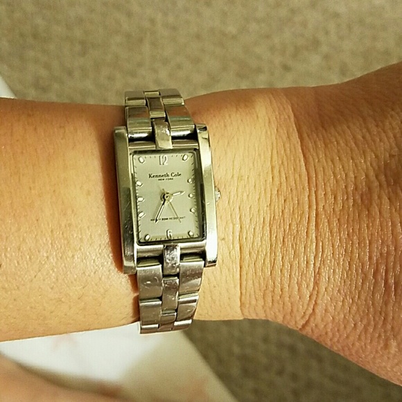 Kenneth Cole watch - Picture 1 of 3