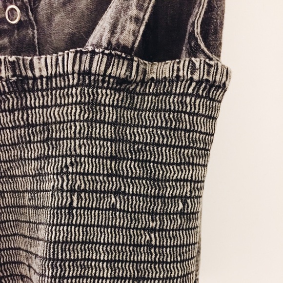 πHost PickπGrey Crop Top - size S - Picture 4 of 4