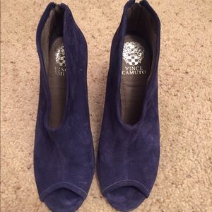 Blue suede Vince Camuto peep toe booties