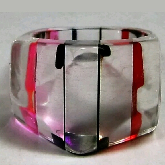 ‼️Vintage Lucite Ring‼️ - Picture 5 of 7