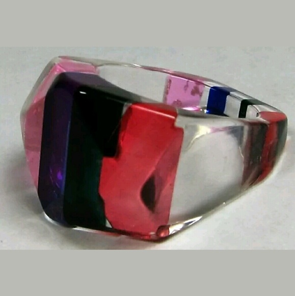 ‼️Vintage Lucite Ring‼️ - Picture 2 of 7