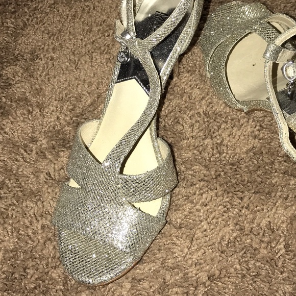 Michael kors heels - Picture 2 of 3