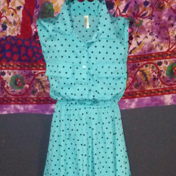 Vintage inspired sleeveless polkadot dress