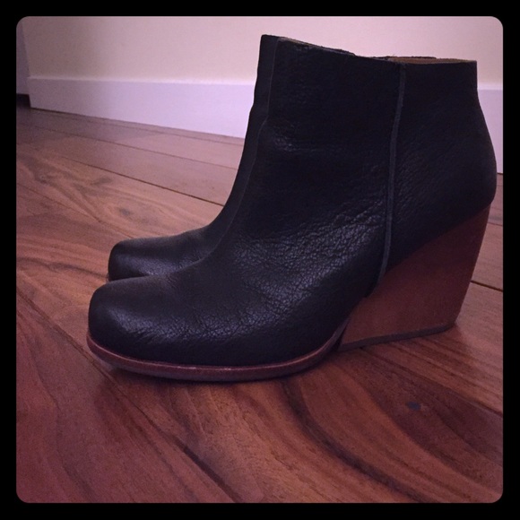Size 8 Kork-Ease black and brown short boots