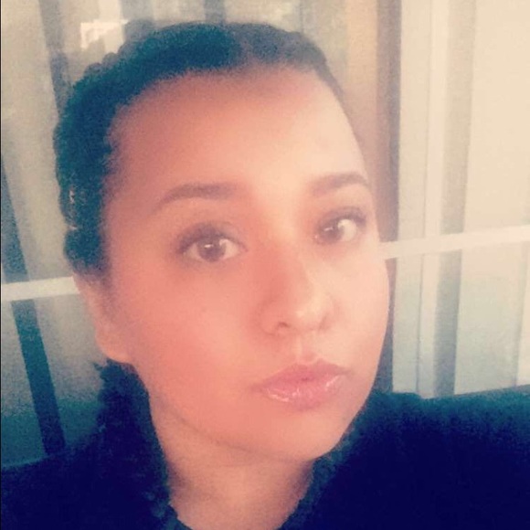 Meet the Posher Other - Meet your Posher, Noemi