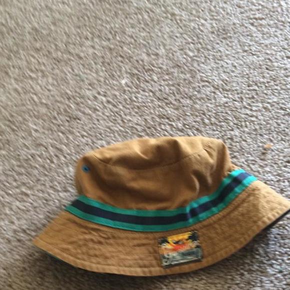 Reversible bucket hat