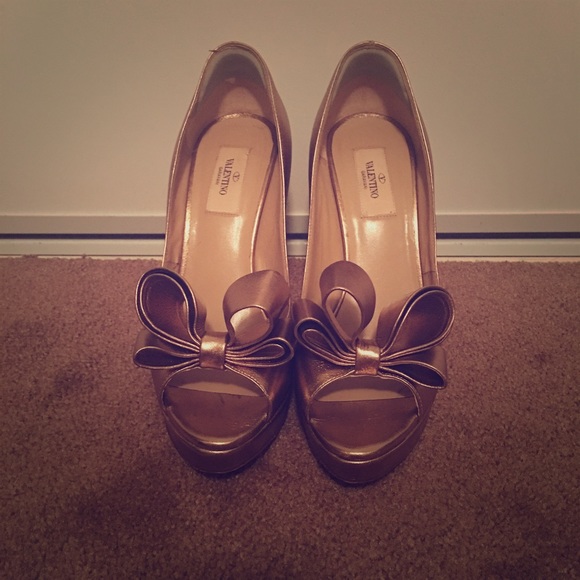Valentino Shoes - 🎉 Valentino Couture Bow Platform Pumps