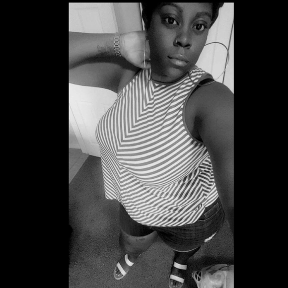 Meet your Posher, Esha