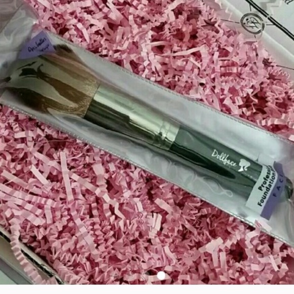 Sephora Other - 🆕Pro Brush W/cover, by Dollface