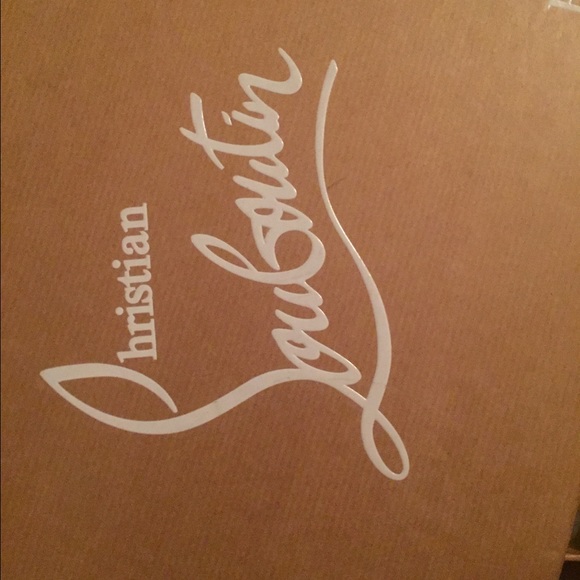 Size 6 1/2 daffodile christian lvs red bottoms - Picture 3 of 4