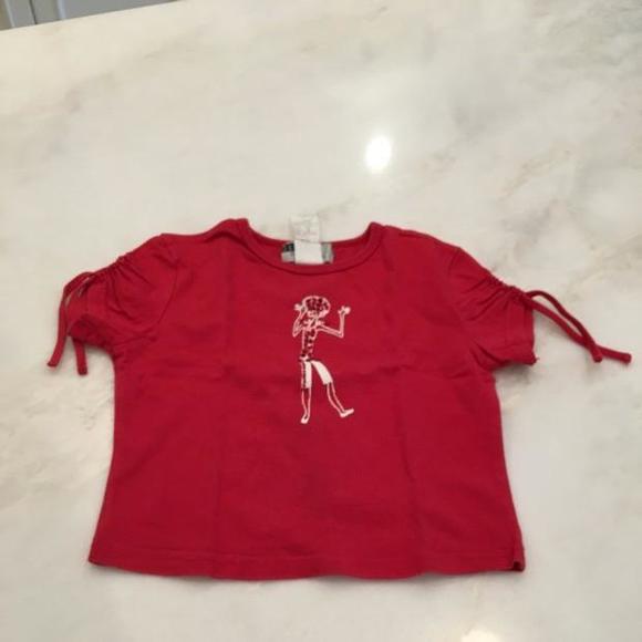 Red short sleeve tee