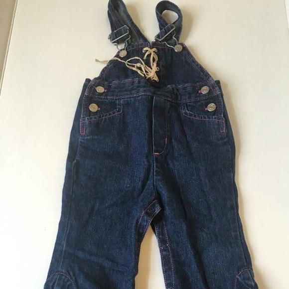 🎉Editor's Pick🎉⬇️price drop⬇️ Guess Overalls 💕
