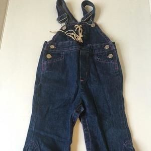 🎉Editor's Pick🎉⬇️price drop⬇️ Guess Overalls 💕