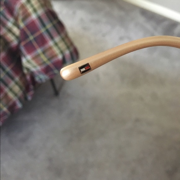 Tommy Hilfiger sunglasses - Picture 2 of 2