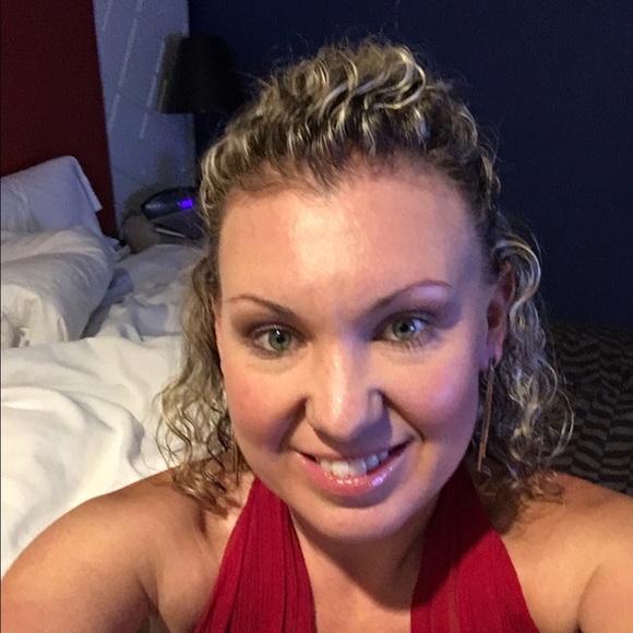 Meet your Posher, Lindsay - Picture 3 of 3