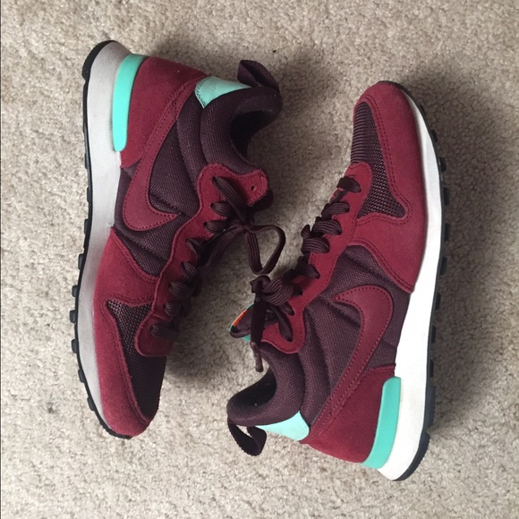 NIKE Trainers