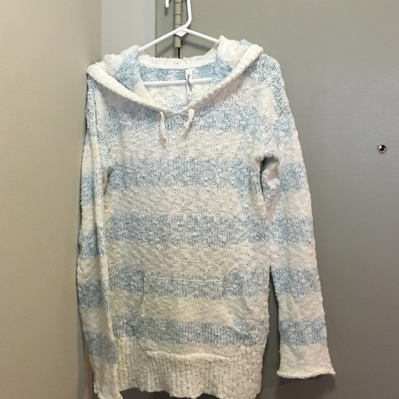 Aeropostale Tops - Oversized knit sweater with hood. Worn once