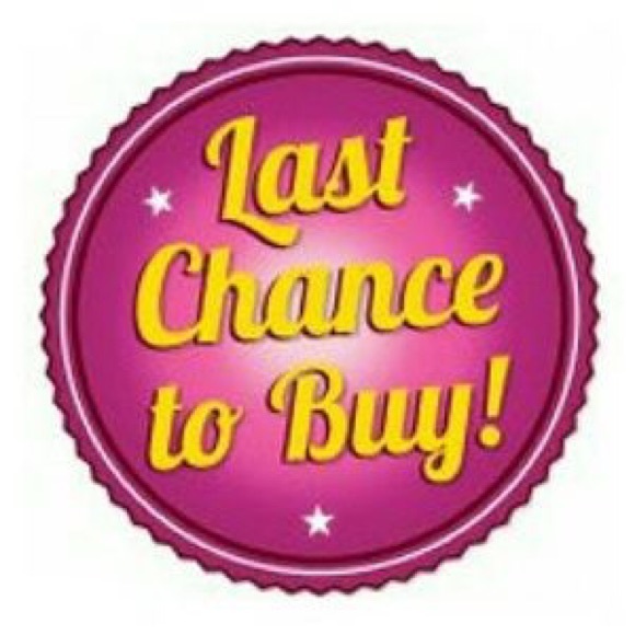 ⛔️CLOSET CLOSING SALE EXTENDED 1 MORE DAY⛔️ - Picture 1 of 1