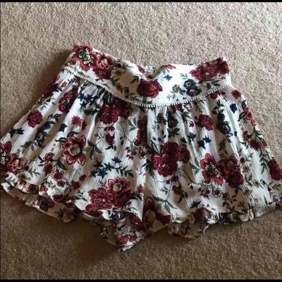 American Eagle Outfitters Pants - AEO Soft Shorts (medium)