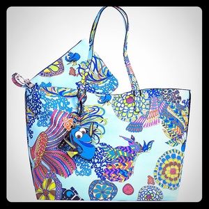 Gorgeous tote! Especially made for Disney