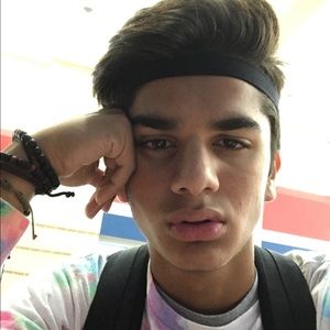 Meet your Posher, Adil