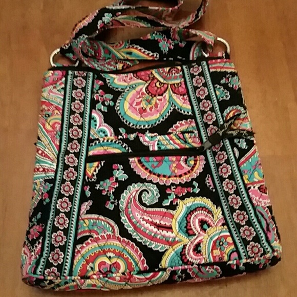 Like new Vera Bradley Parisian Pasley