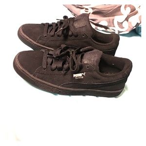Black suede pumas