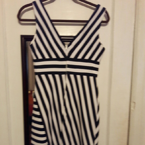 WOMAN'S STRIPED VEE NECK DRESS - Picture 1 of 2