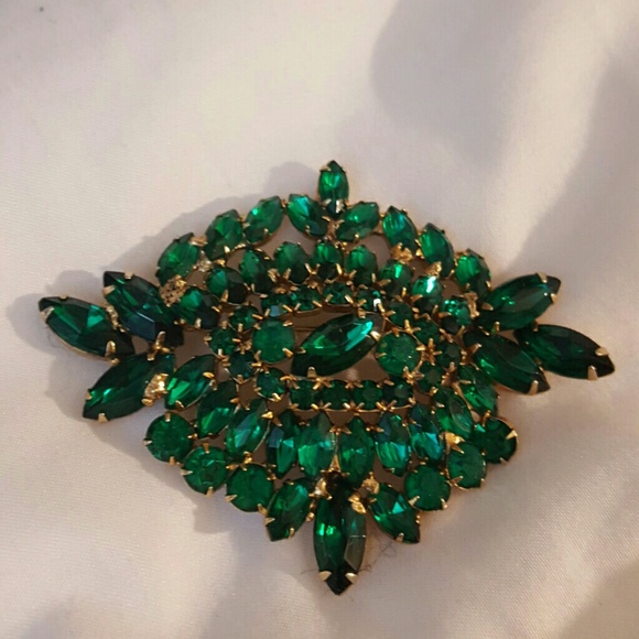 Vintage emerald green brooch.