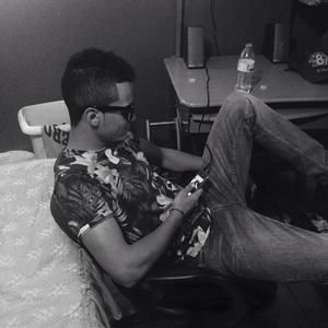 Meet your Posher, Dennis