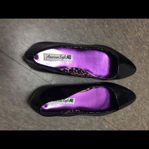 Pointed toe patent flats