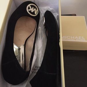 Like new Michael kors flats- EXCELLENT CONDITION