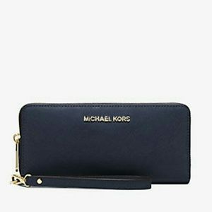 Michael Kors Jet Set Travel Wallet, NWT